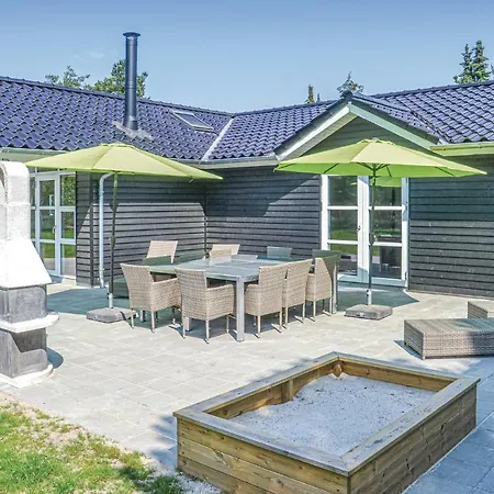 5 Bedroom Amazing In Blavand