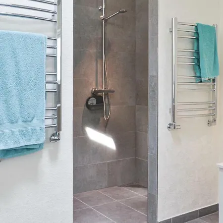Five-bedroom In بيت للعطل *