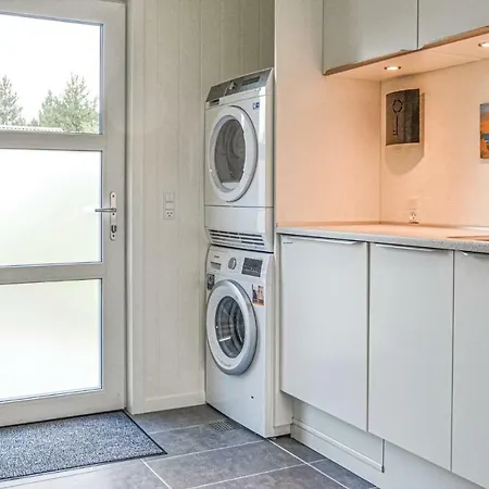 Five-bedroom In بيت للعطل